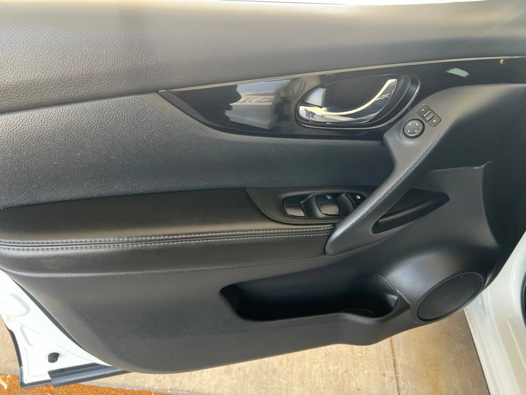Used 2022 Nissan Rogue Sport SV AWD/4WD image 7