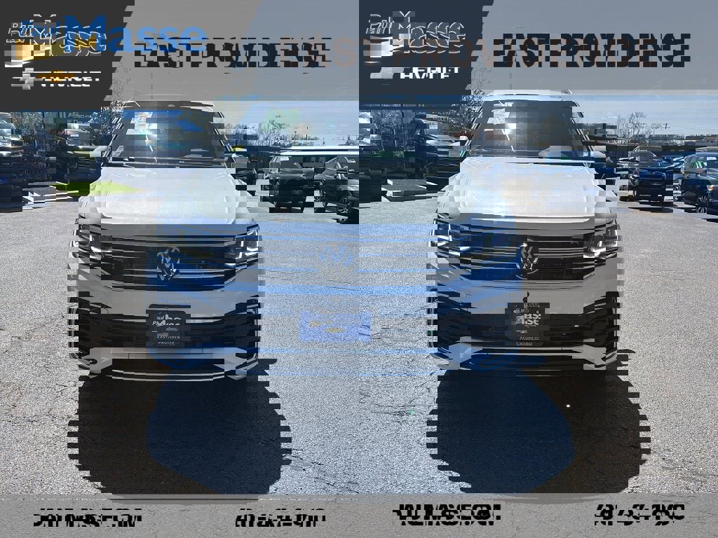 Used 2024 Volkswagen Tiguan SEL R-Line AWD/4WD image 2