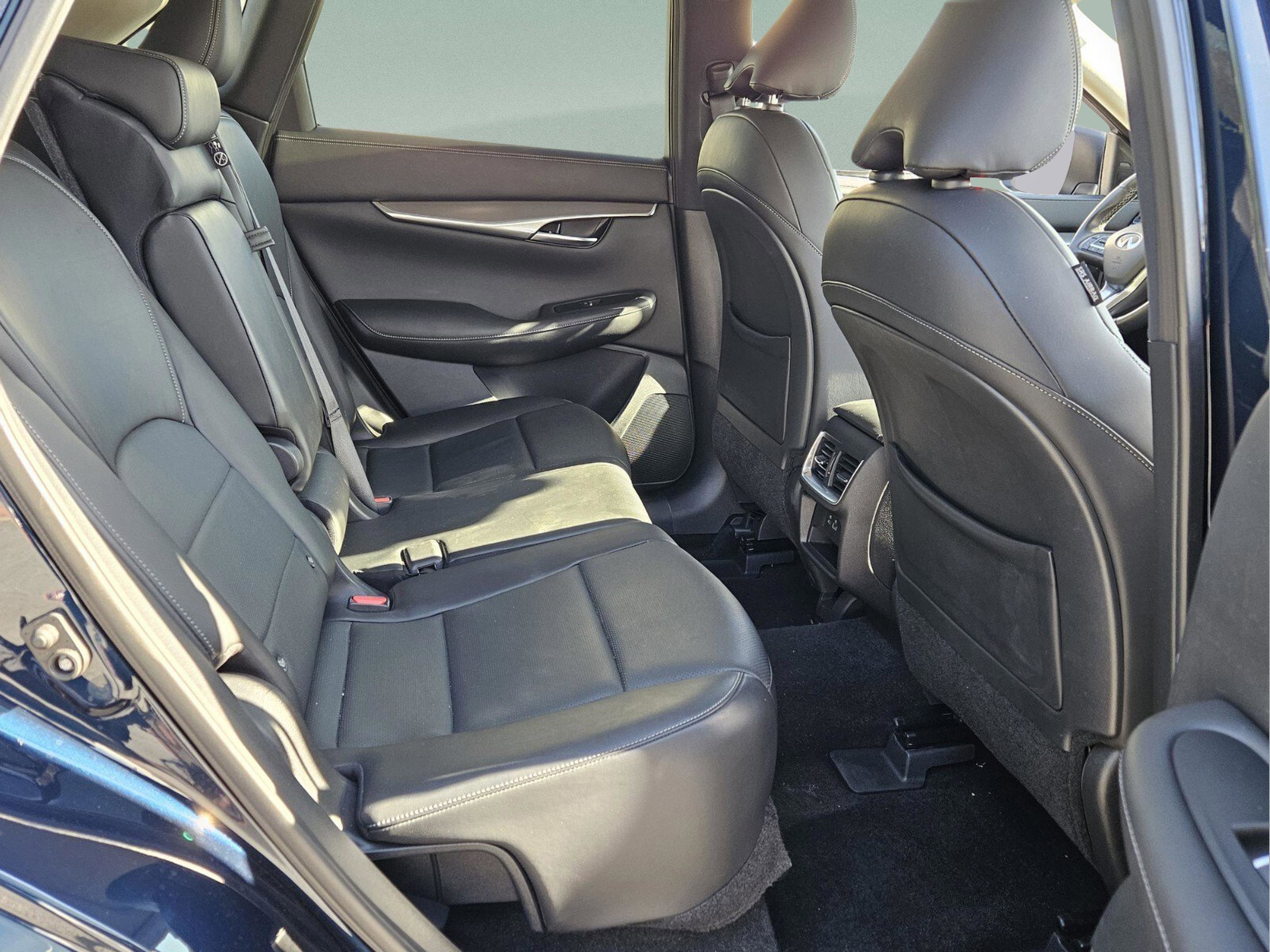 Certified 2023 INFINITI QX50 Luxe image 13