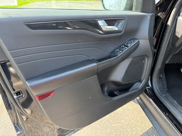 Used 2023 Ford Escape ST-Line image 9