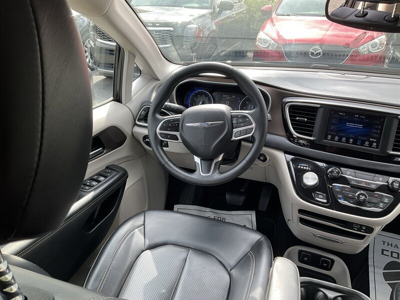 Used 2020 Chrysler Voyager Lxi FWD image 18