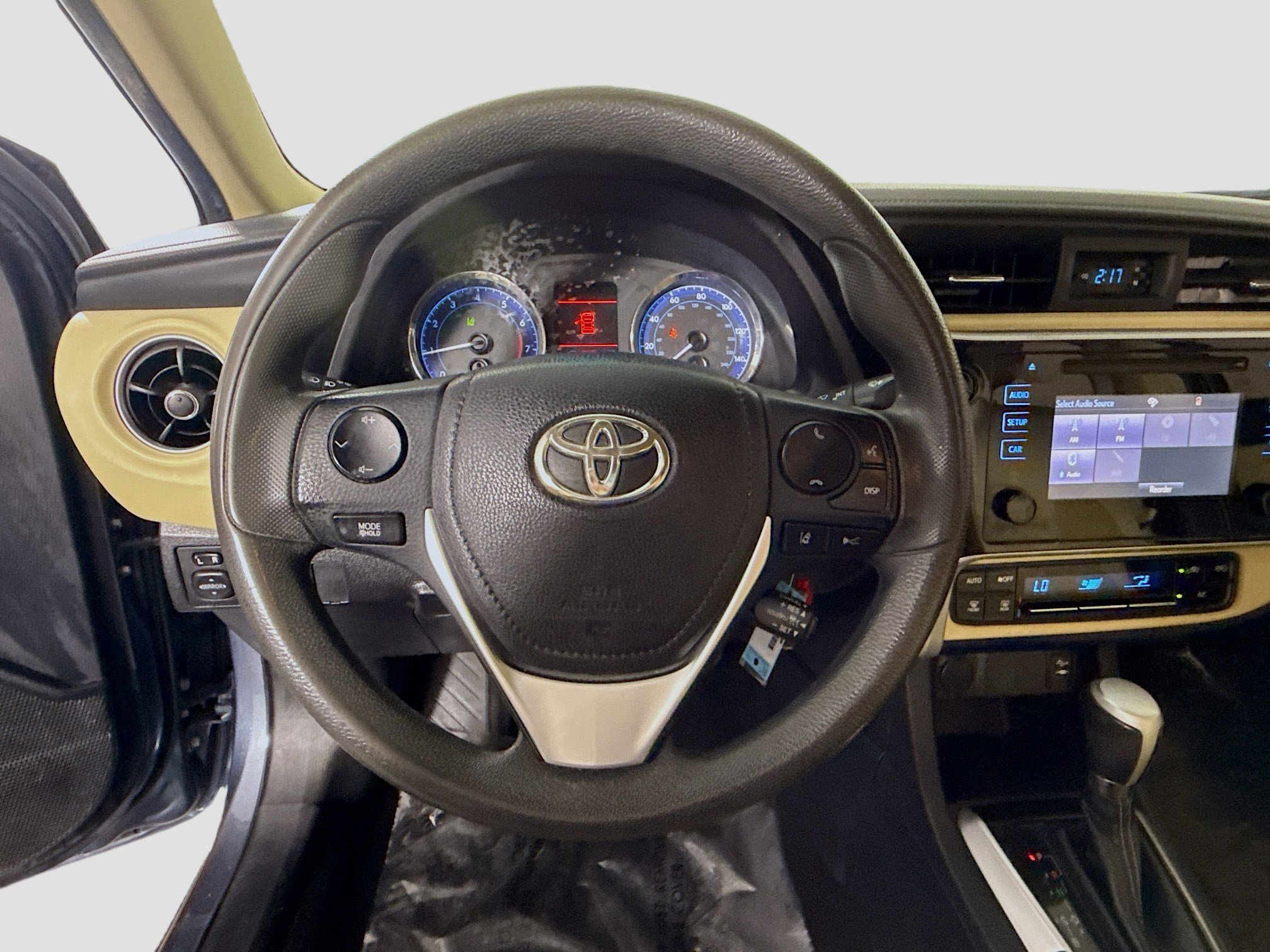 Used 2018 Toyota Corolla LE FWD image 13