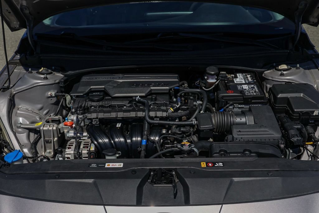 Used 2021 Hyundai Elantra SE FWD image 31