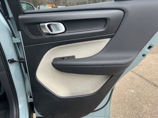 Used 2019 Volvo XC40 T5 Momentum image 16