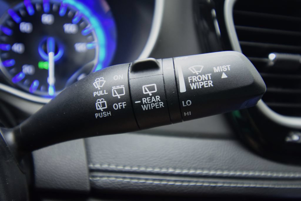 New 2027 Chrysler Pacifica Select w/ Family Tech Group FWD image 28