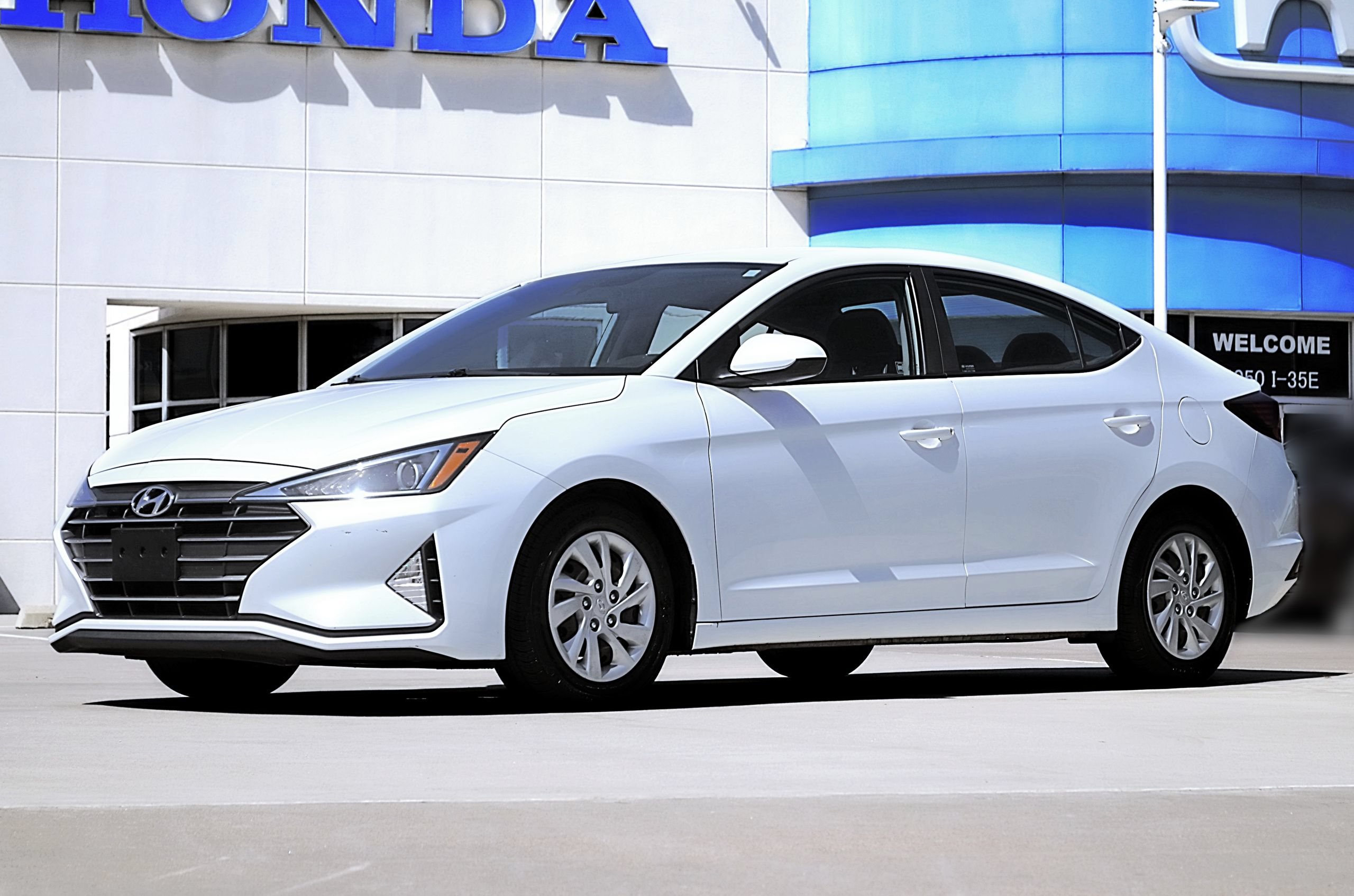 Used 2020 Hyundai Elantra SE w/ Cargo Package (C1) FWD image 1