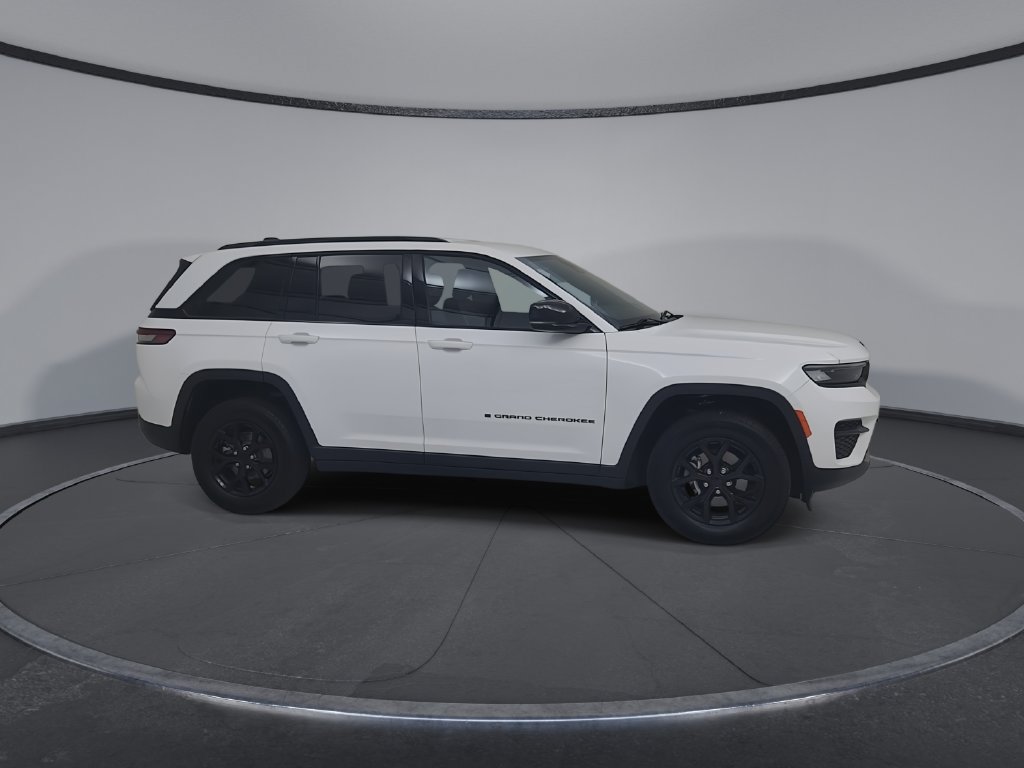 Certified 2025 Jeep Grand Cherokee Altitude AWD/4WD image 18