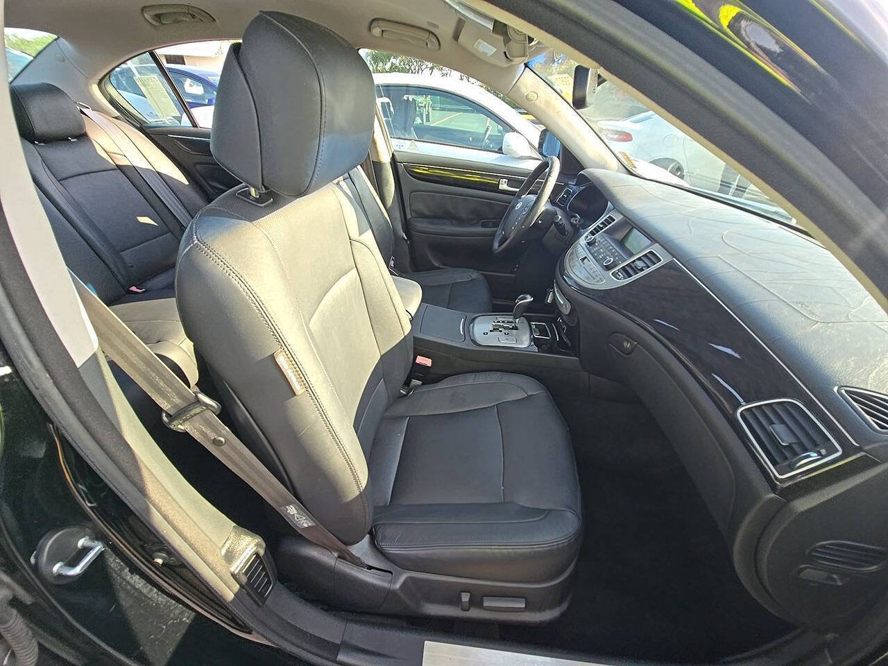 Used 2012 Hyundai Genesis 3.8 RWD image 3