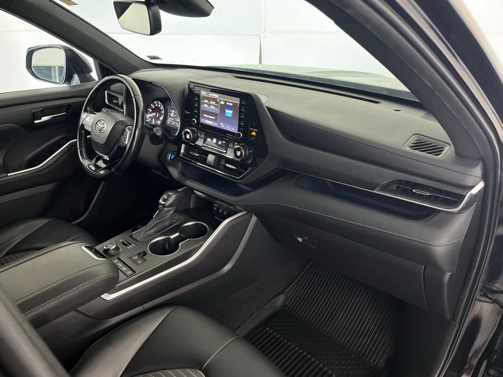 Used 2021 Toyota Highlander XSE AWD/4WD image 23