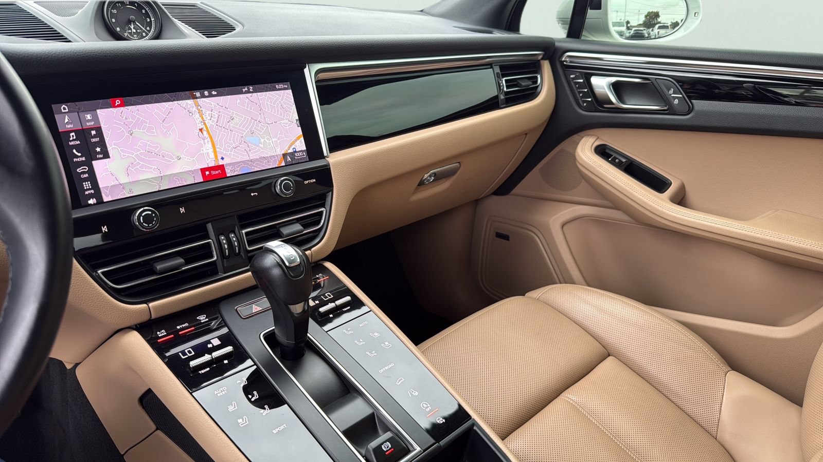 Used 2024 Porsche Macan w/ Premium Plus Package AWD/4WD image 19