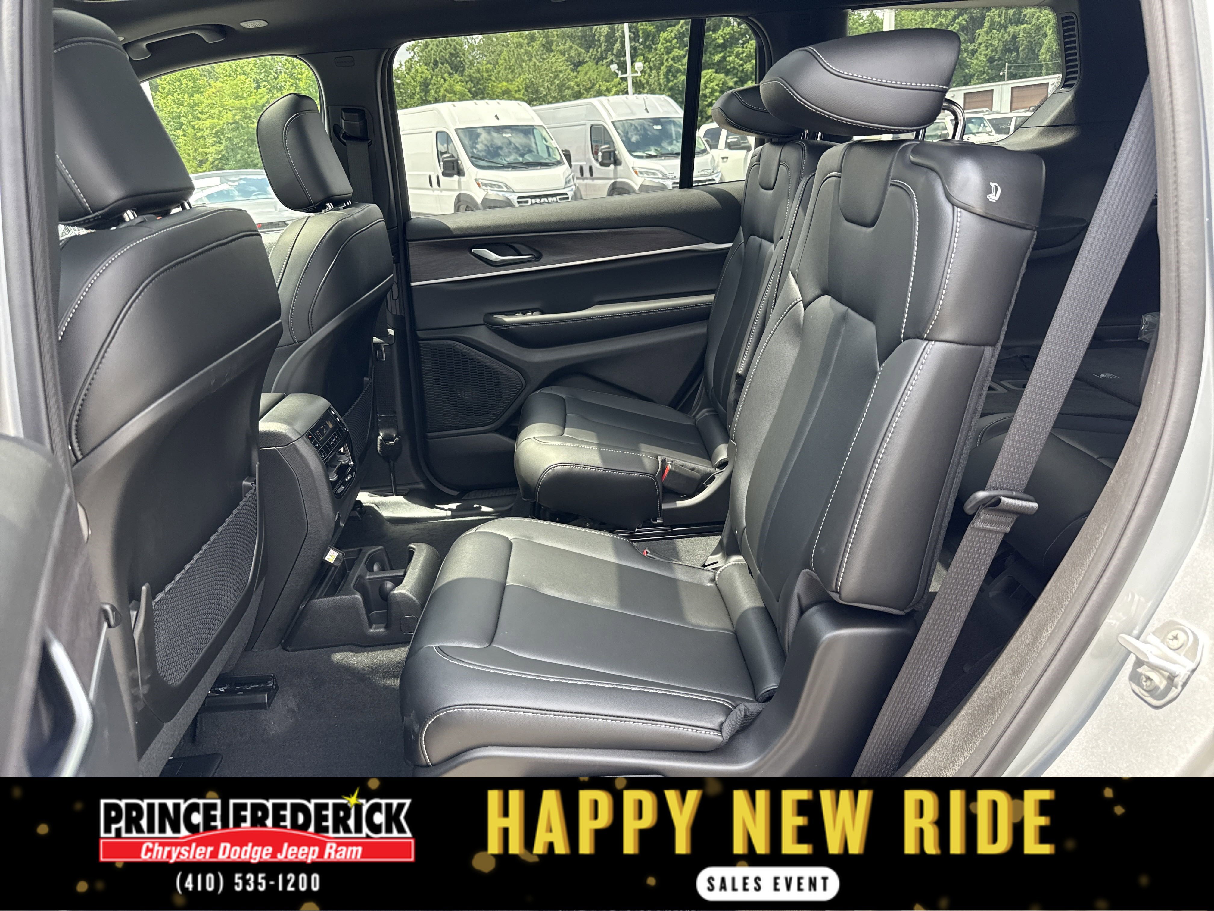 New 2025 Jeep Grand Cherokee L Limited w/ Black Appearance Package image 12