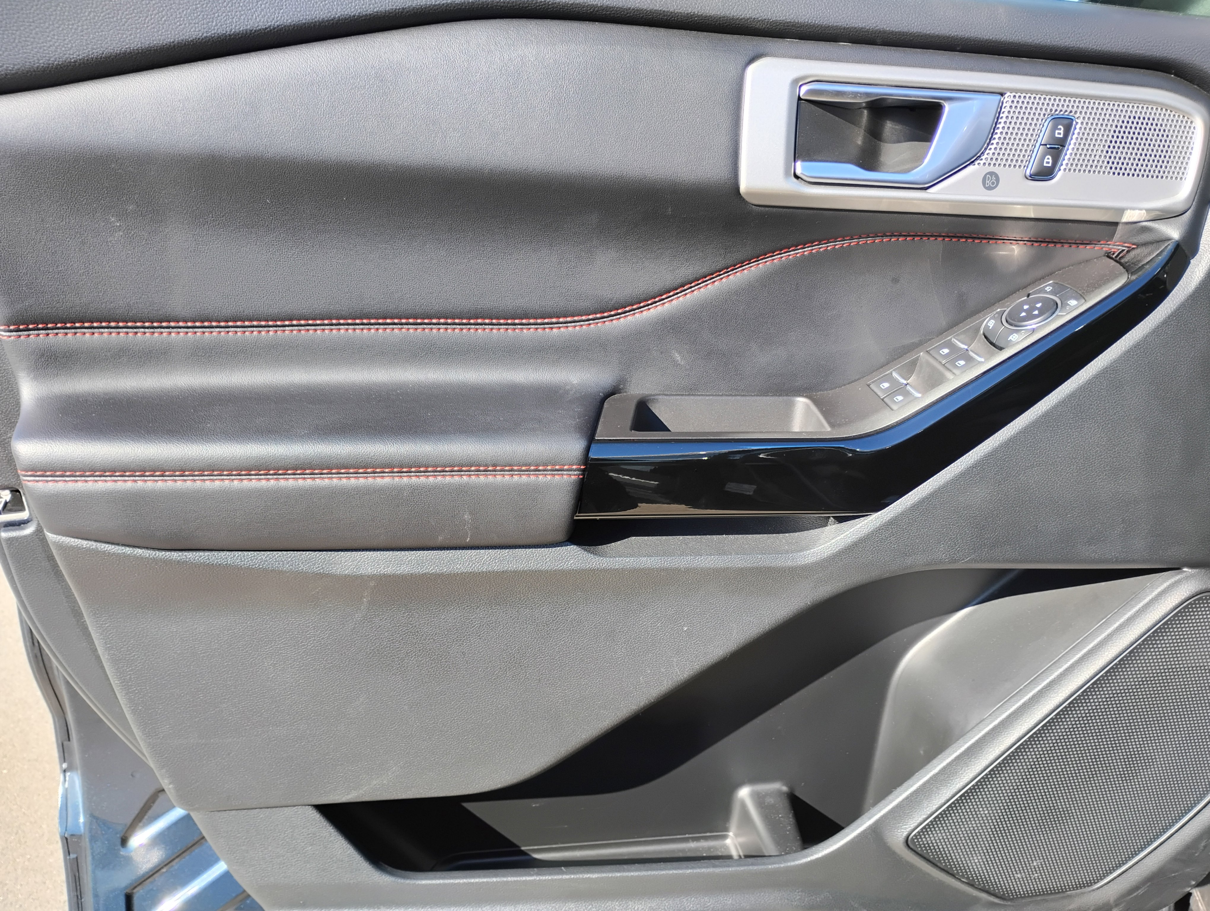 Used 2023 Ford Explorer ST-Line image 15