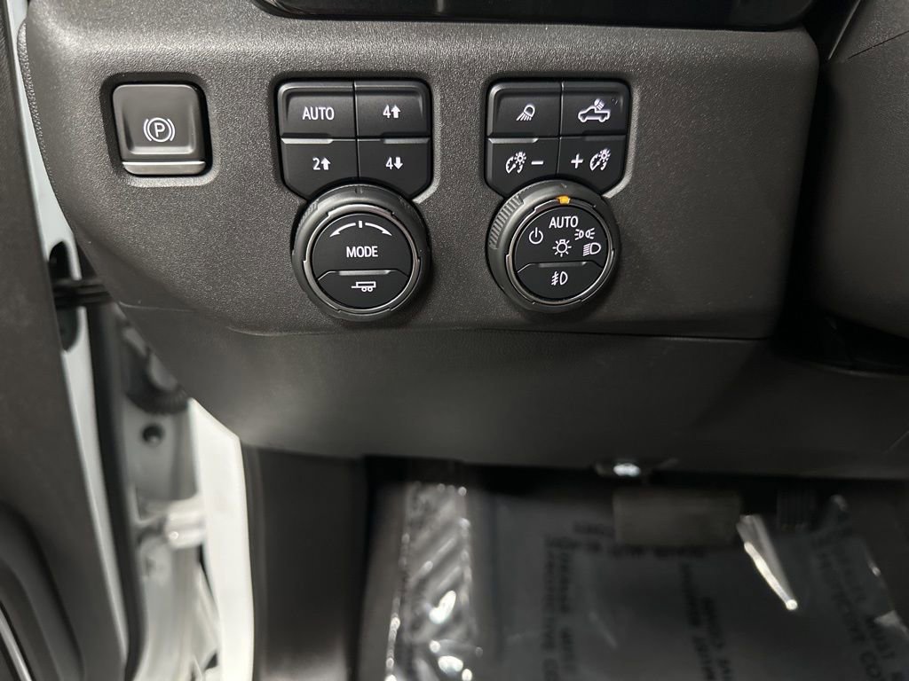 Used 2023 Chevrolet Silverado 1500 LTZ AWD/4WD image 33