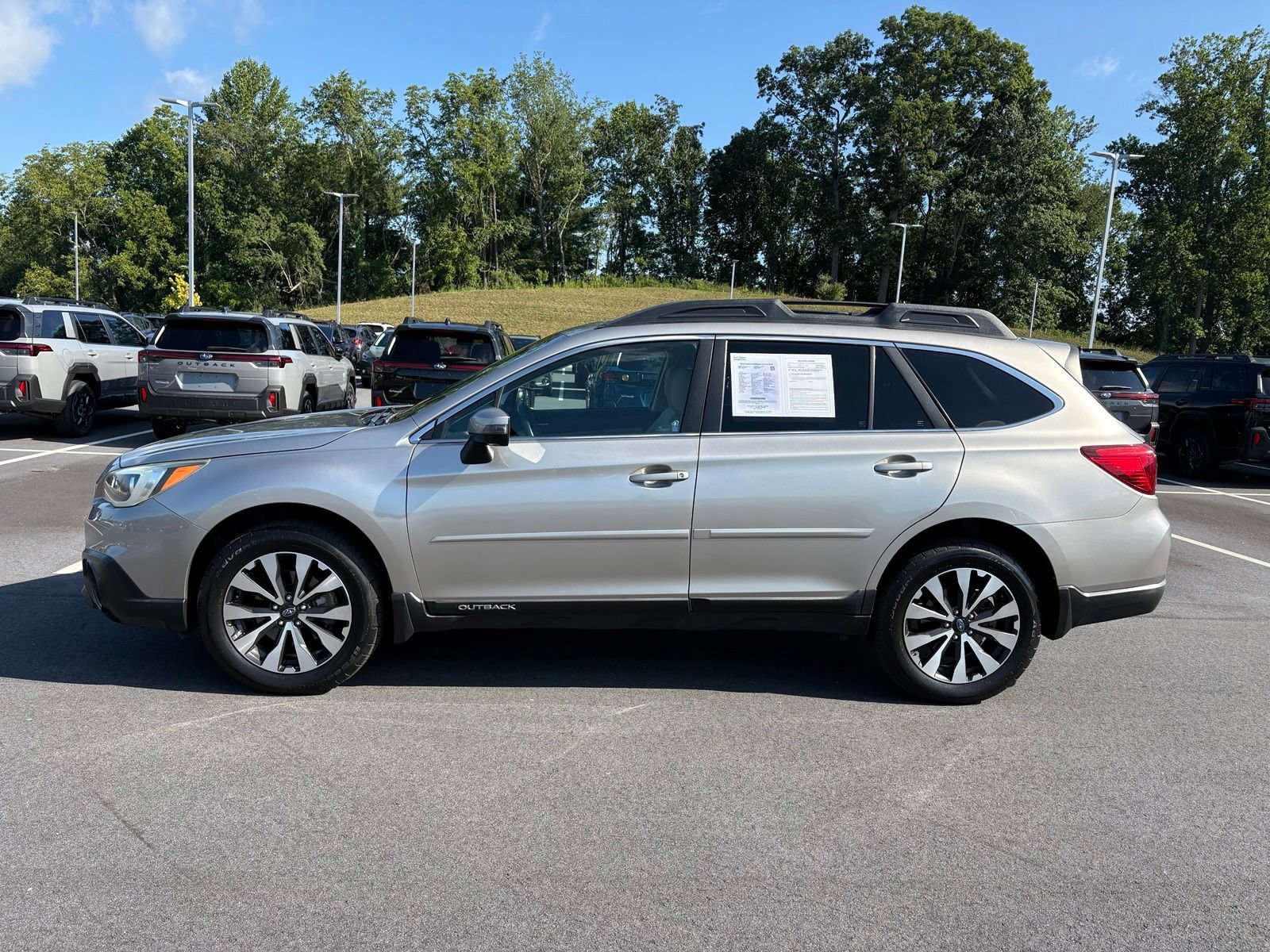 Used 2016 Subaru Outback 2.5i Limited AWD/4WD image 4