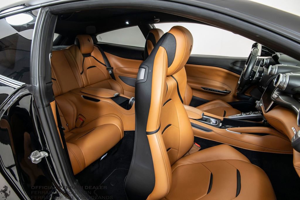 Used 2018 Ferrari GTC4Lusso image 18
