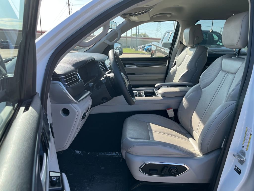 Used 2023 Jeep Wagoneer L Series II image 9