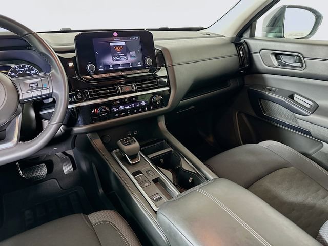Used 2025 Nissan Pathfinder SV image 24