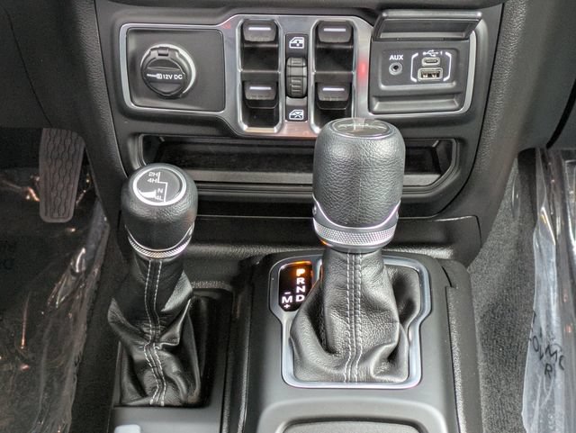 Used 2025 Jeep Gladiator Sport AWD/4WD image 15