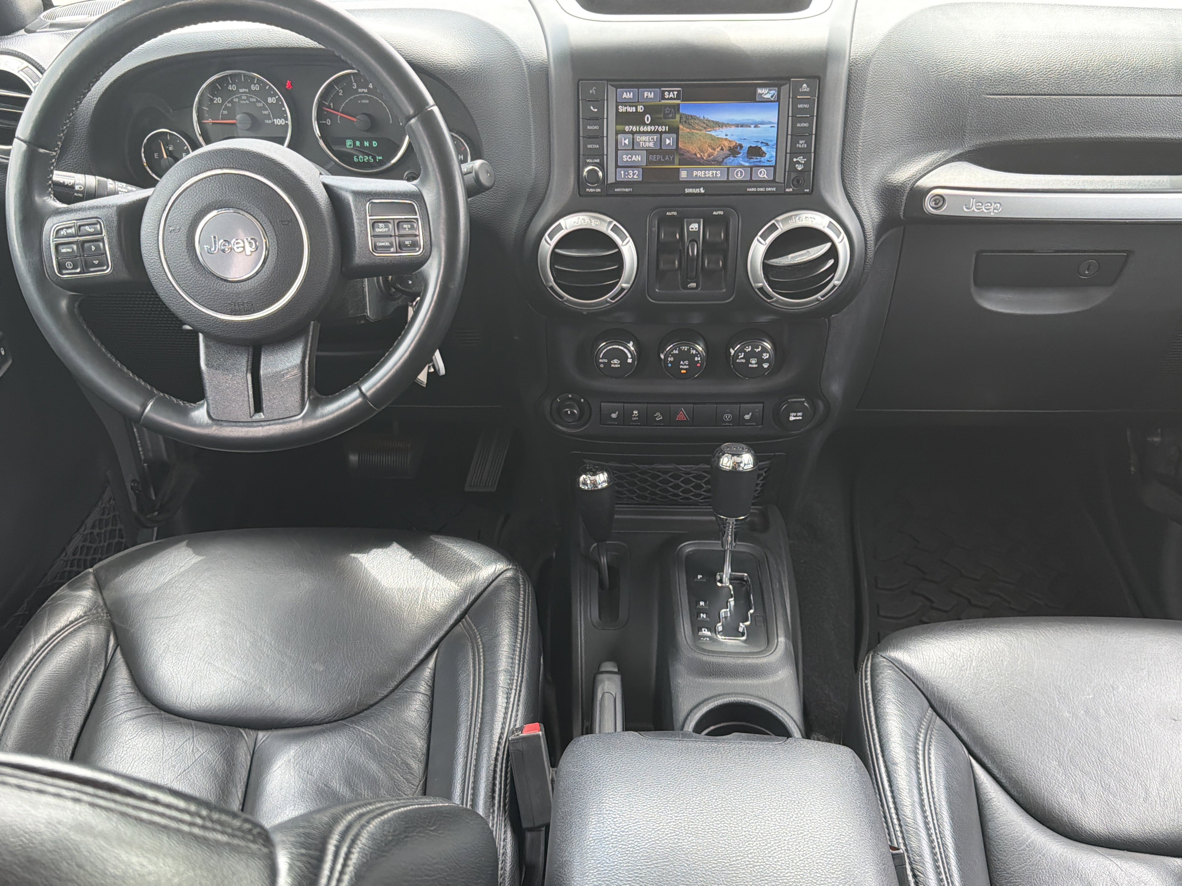 Used 2017 Jeep Wrangler Unlimited Sahara w/ Connectivity Group AWD/4WD image 4