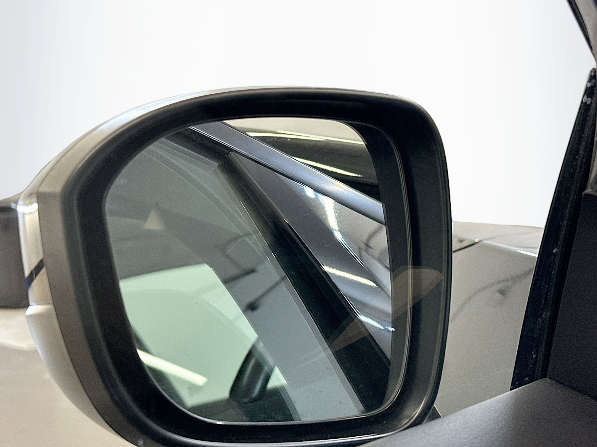 Used 2023 Nissan Ariya AWD image 16