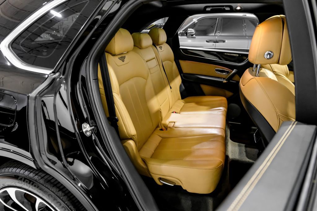 Used 2019 Bentley Bentayga image 29