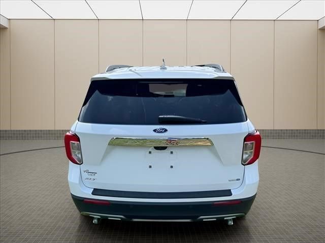 Used 2020 Ford Explorer XLT w/ Equipment Group 202A AWD/4WD image 18