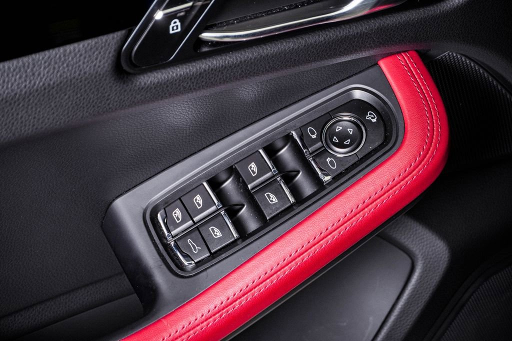 Certified 2025 Porsche Macan image 26