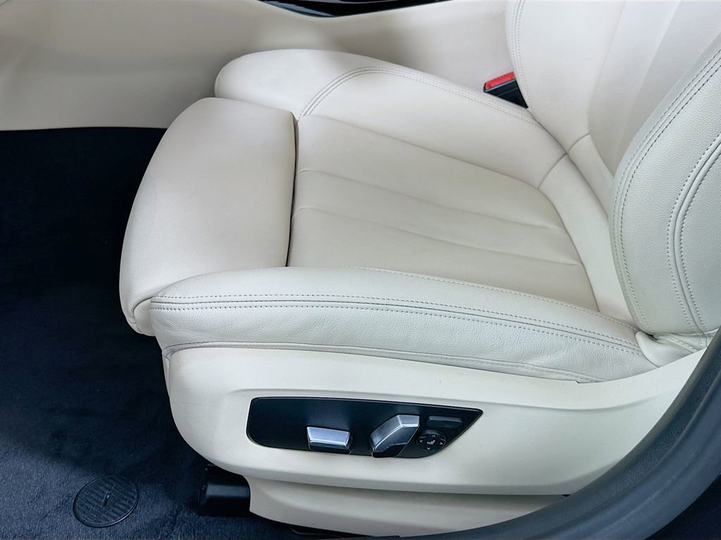 Used 2020 BMW 530i w/ Lighting Package image 20