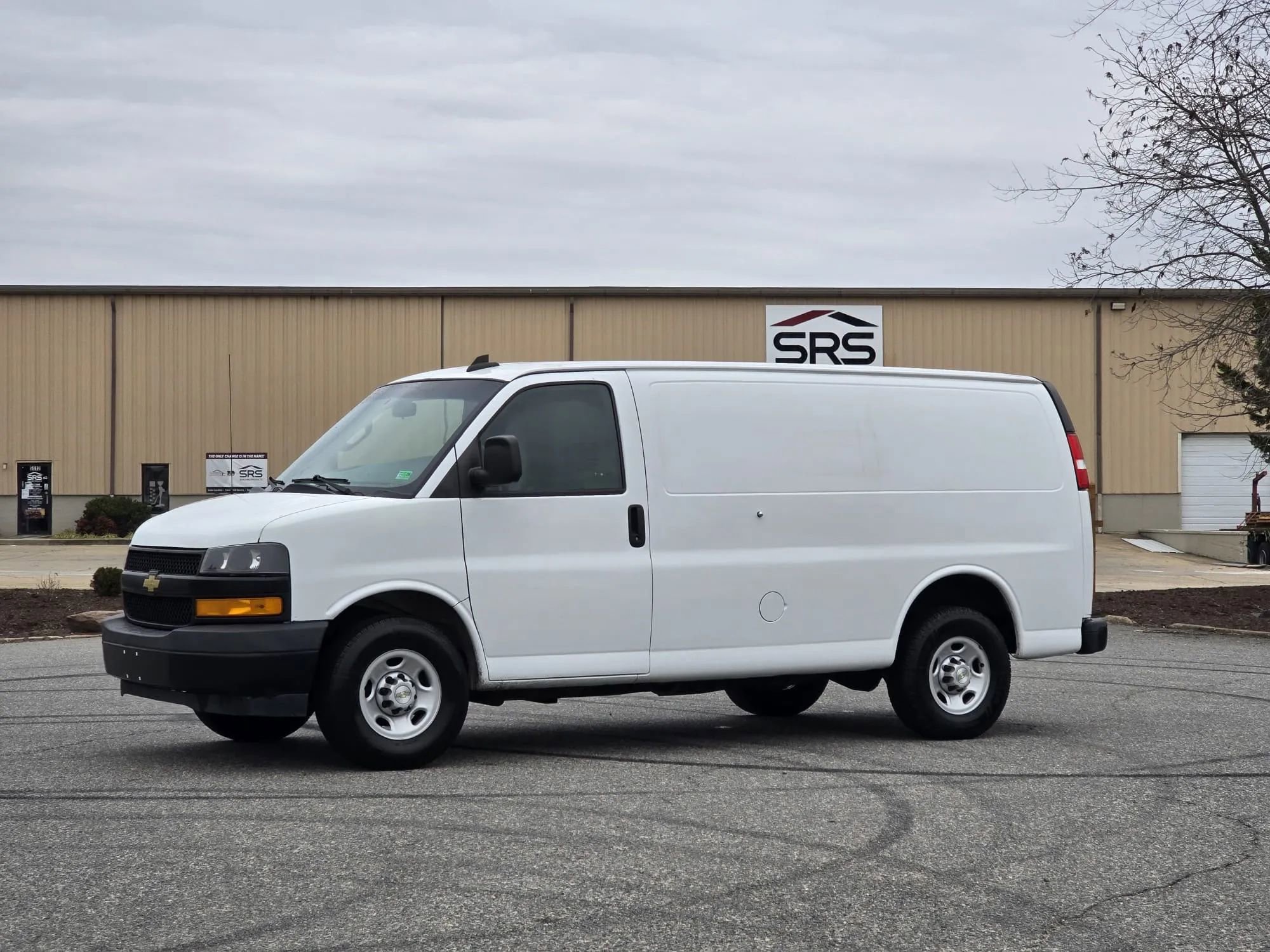 Used 2020 Chevrolet Express 2500 w/ Driver Convenience Package image 28