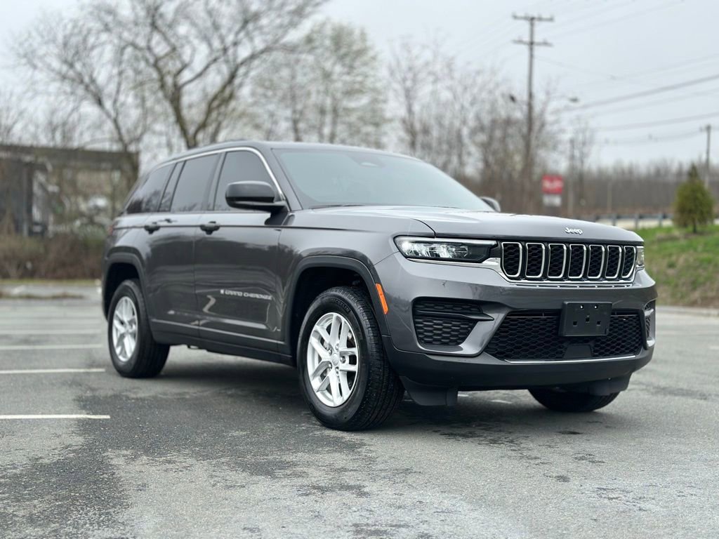 Used 2024 Jeep Grand Cherokee Laredo X image 8