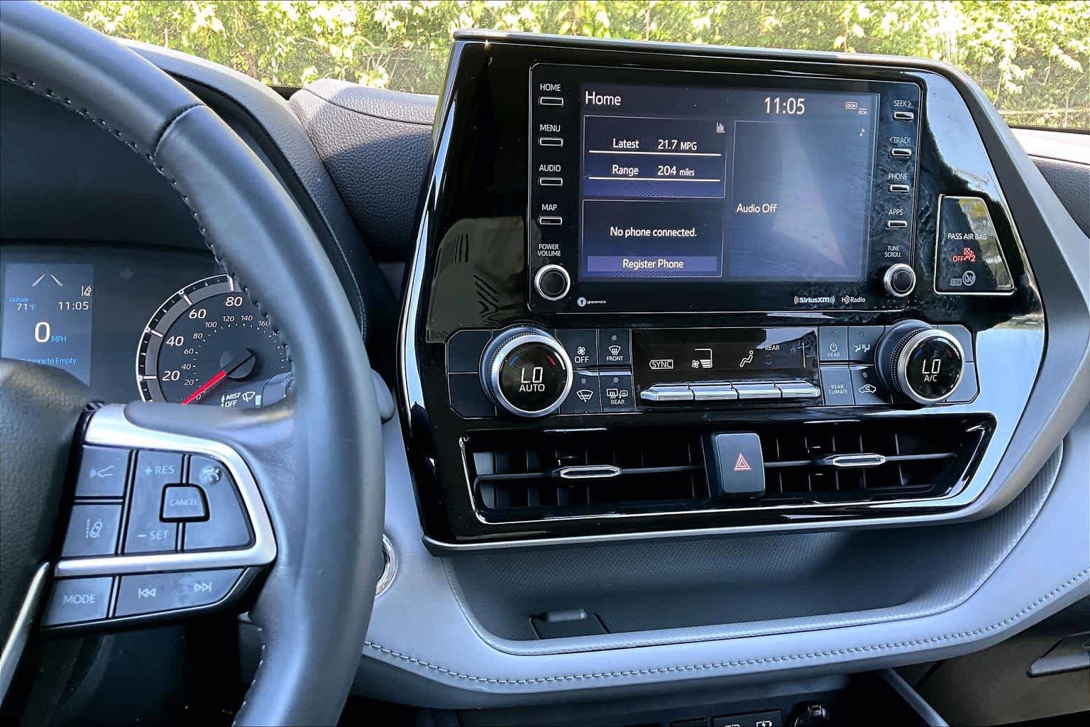 Used 2022 Toyota Highlander LE AWD/4WD image 7