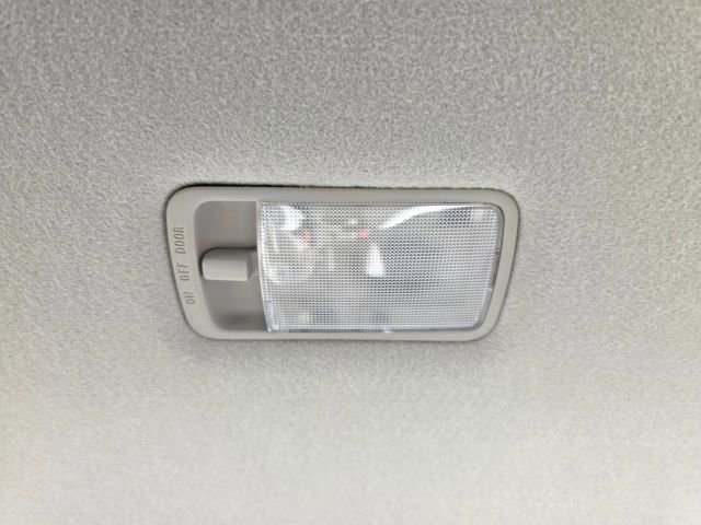 Used 2012 Nissan Versa SV image 26