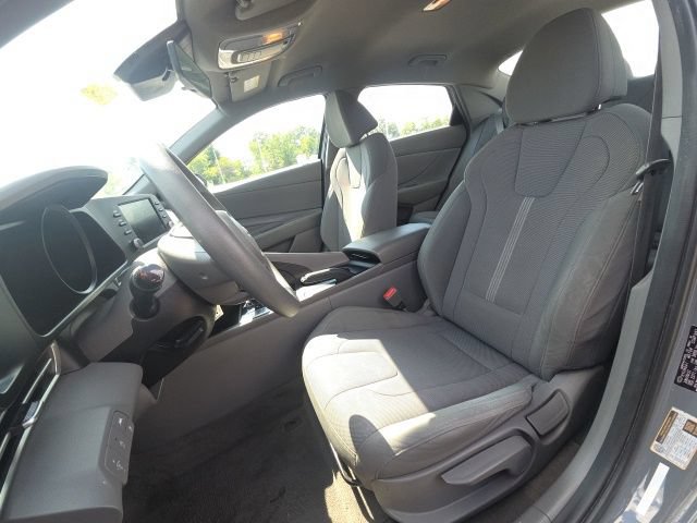 Used 2021 Hyundai Elantra SE FWD image 18