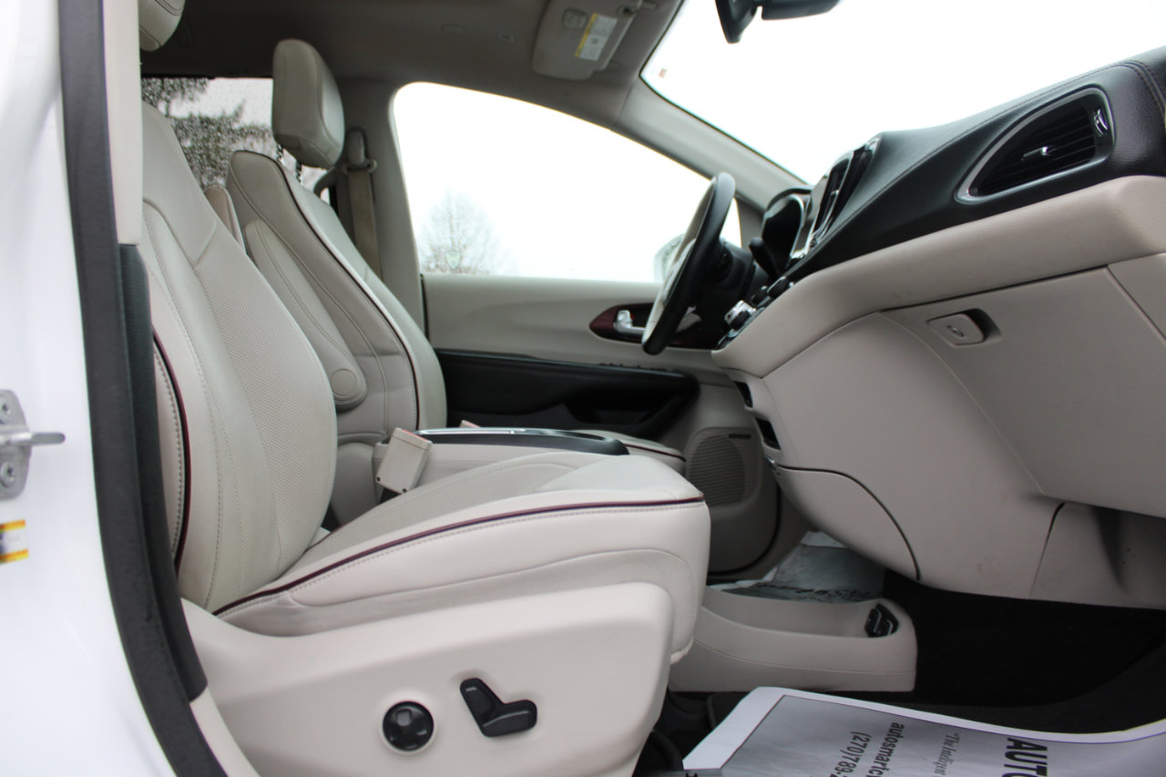 Used 2018 Chrysler Pacifica Limited image 46