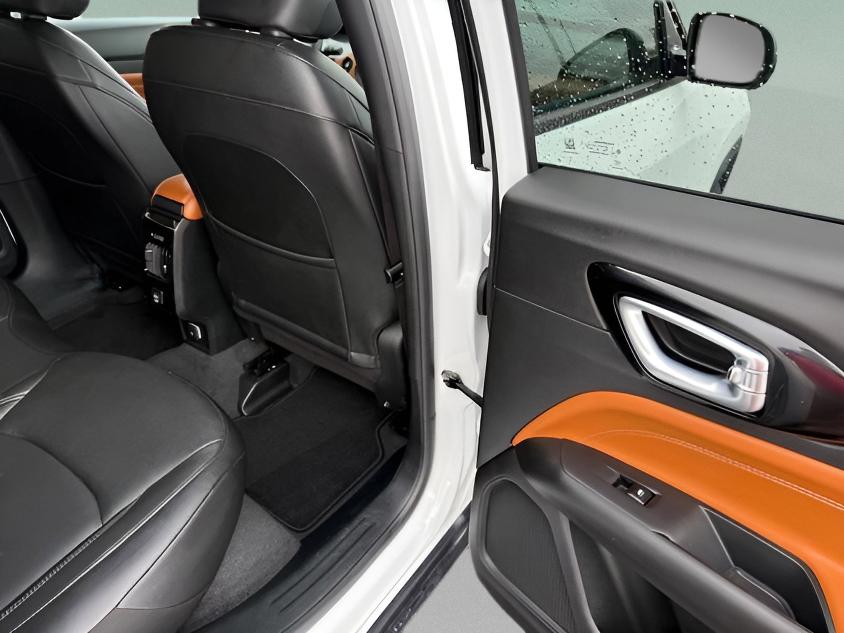 Used 2025 Jeep Compass Limited image 12