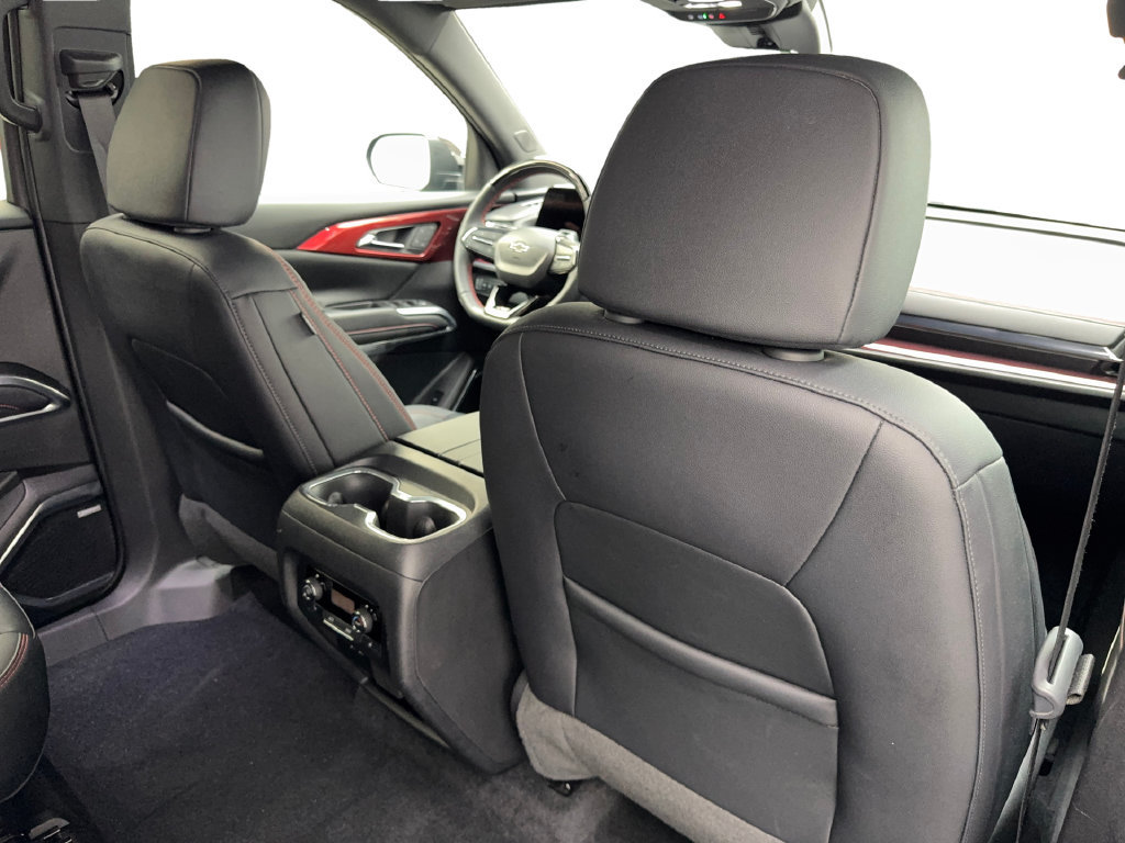 Used 2024 Chevrolet Traverse RS FWD image 46