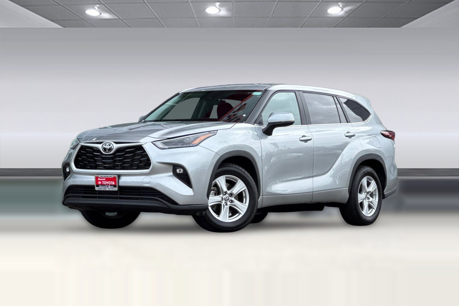 Used 2025 Toyota Highlander LE image 25