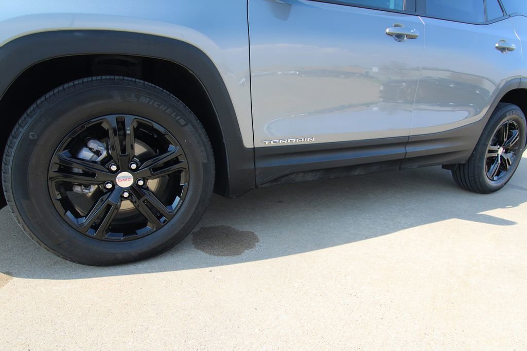 Used 2024 GMC Terrain SLE image 10