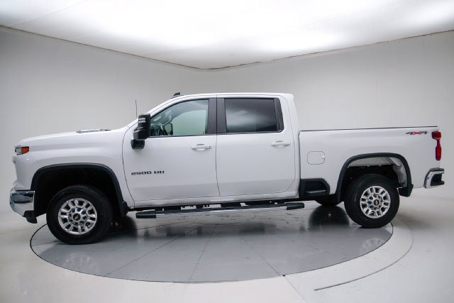 Used 2025 Chevrolet Silverado 2500 LT w/ Convenience Package AWD/4WD image 2