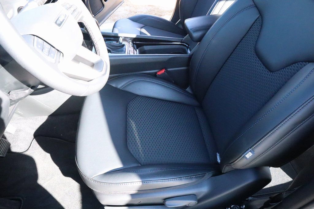 New 2026 Jeep Compass Latitude AWD/4WD image 11