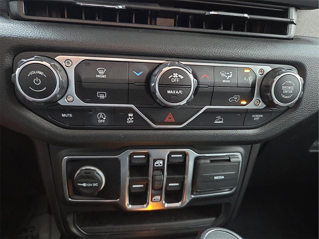 Used 2025 Jeep Wrangler Sport image 14