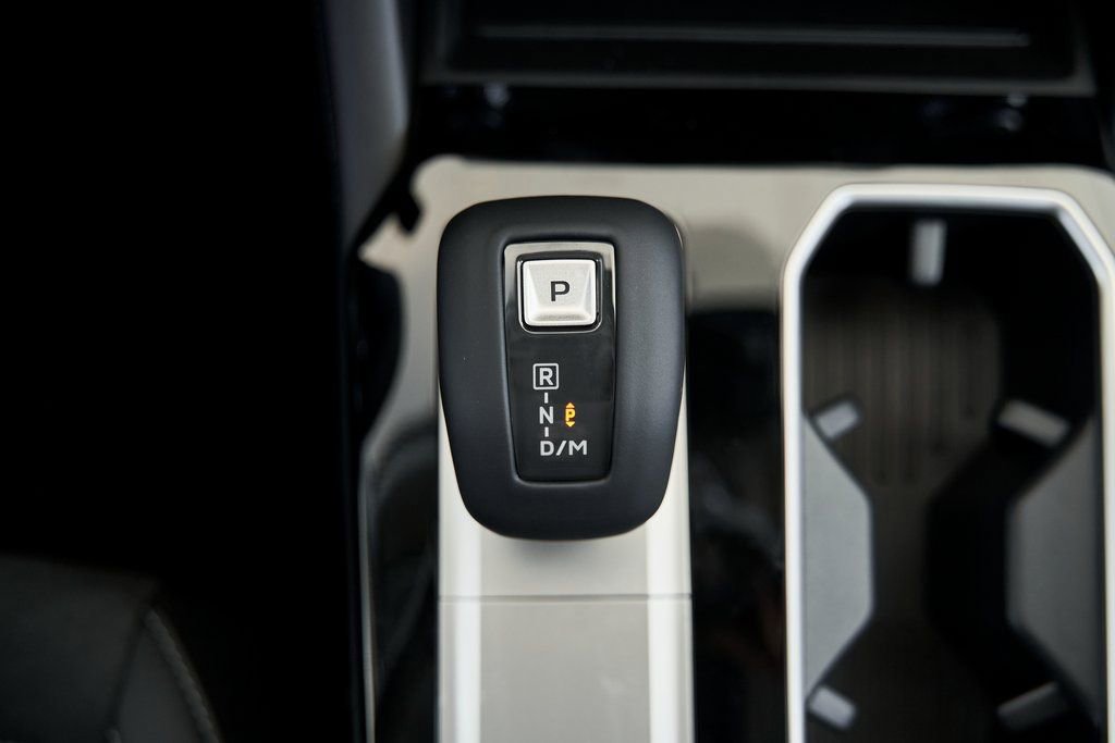Used 2025 Mitsubishi Outlander SE FWD image 46