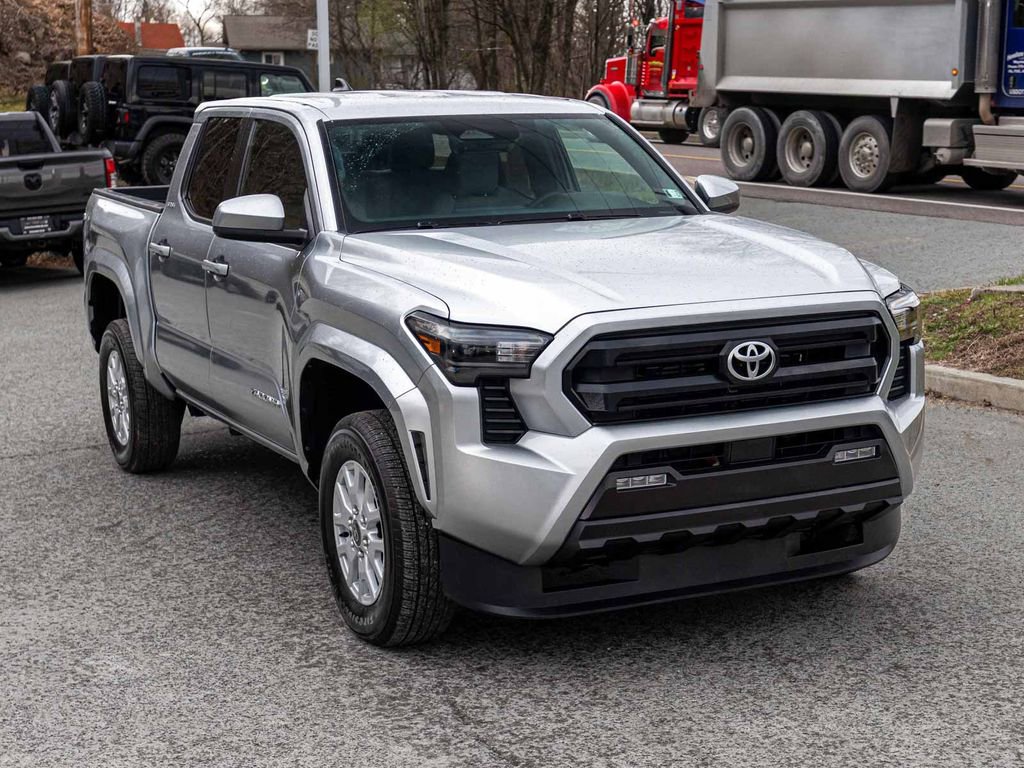 Used 2025 Toyota Tacoma SR5 AWD/4WD image 3