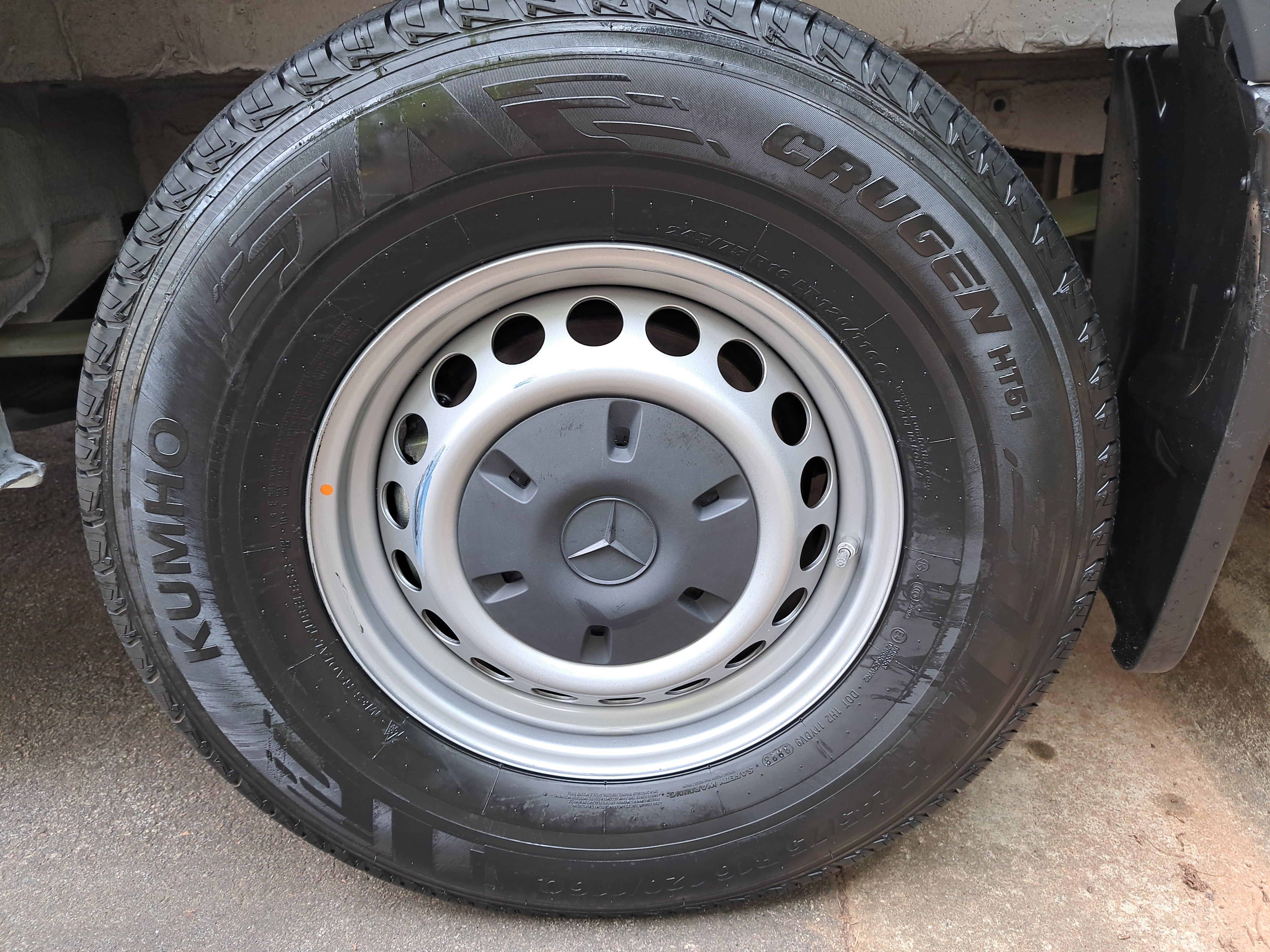 Used 2024 Mercedes-Benz eSprinter 170 Cargo image 34