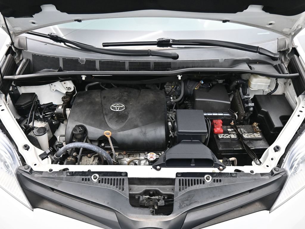 Used 2020 Toyota Sienna L image 14