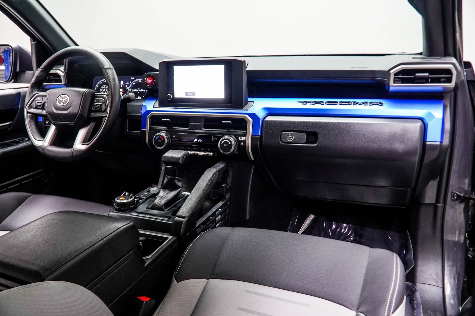 Used 2025 Toyota Tacoma TRD Sport AWD/4WD image 16