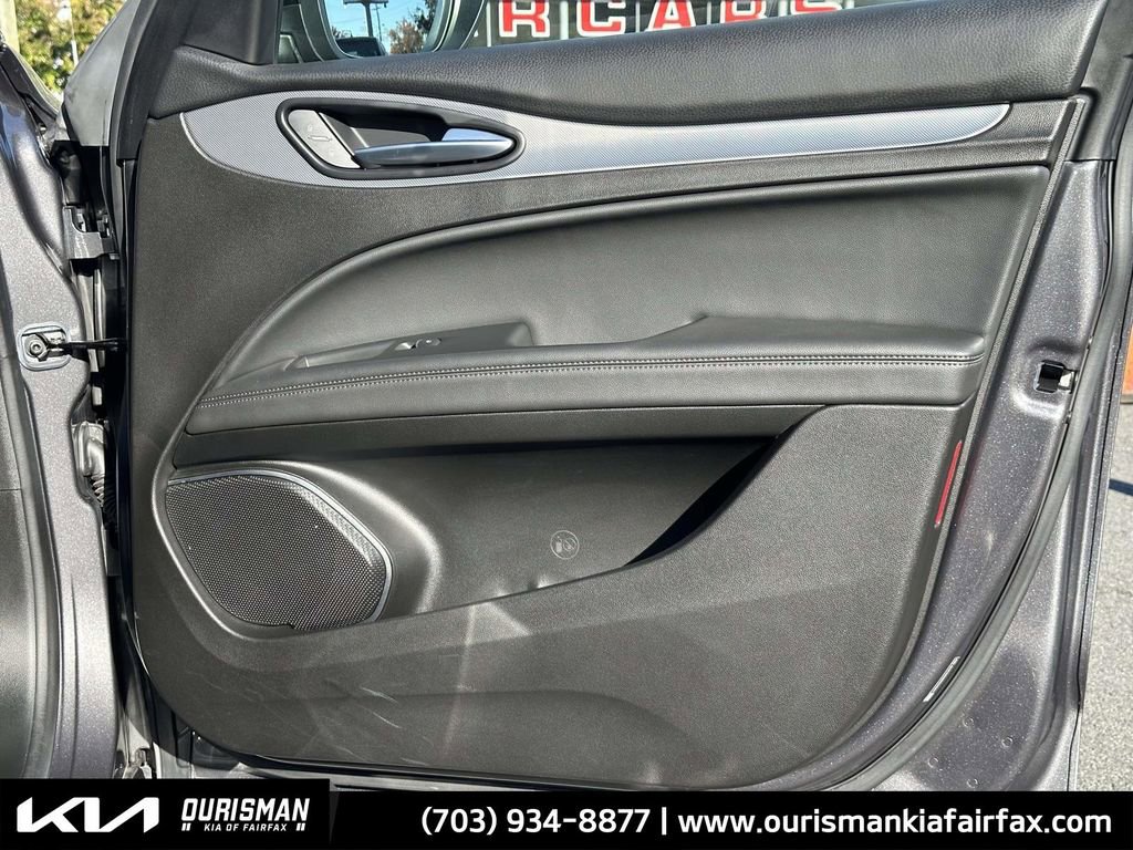 Used 2022 Alfa Romeo Stelvio Veloce image 16