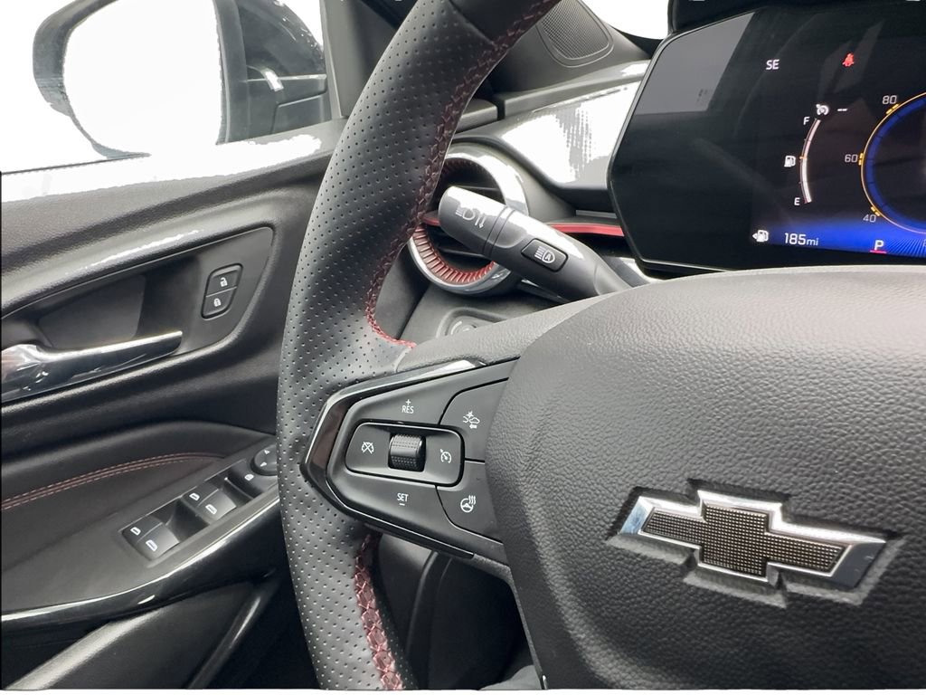 Used 2025 Chevrolet Trax RS w/ Sunroof Package image 44