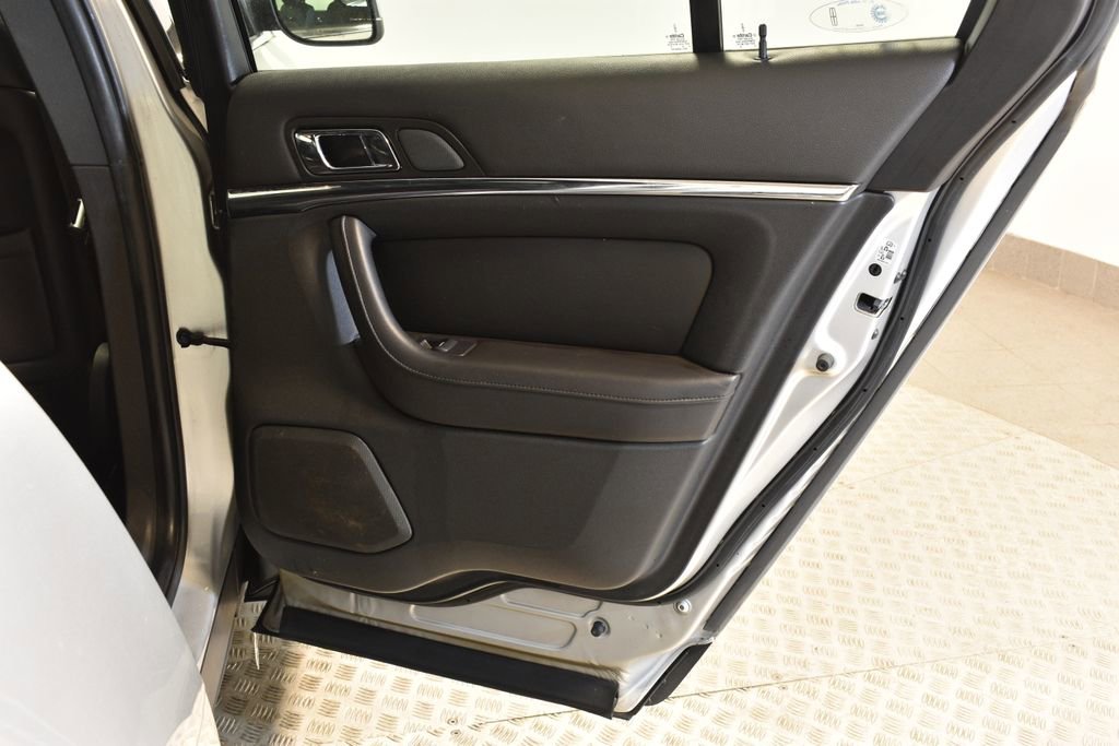 Used 2014 Lincoln MKS image 30