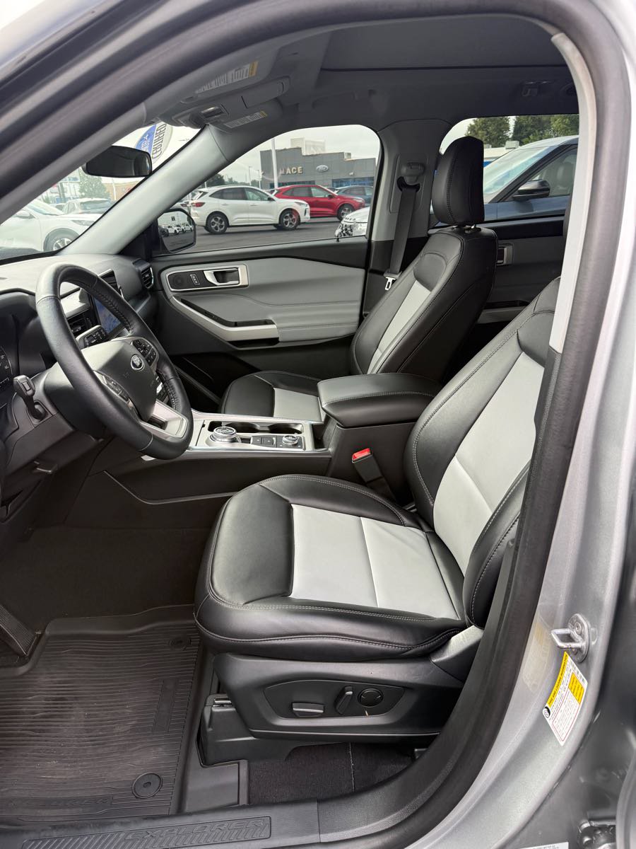 Used 2023 Ford Explorer XLT w/ Equipment Group 202A AWD/4WD image 14